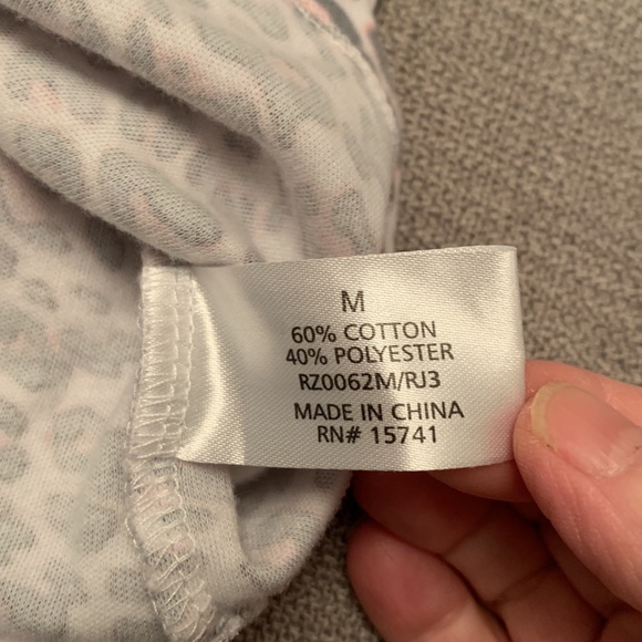 Karen Neuberger Animal Print Pajama Set Medium in Like New Condition - Picture 8 of 14